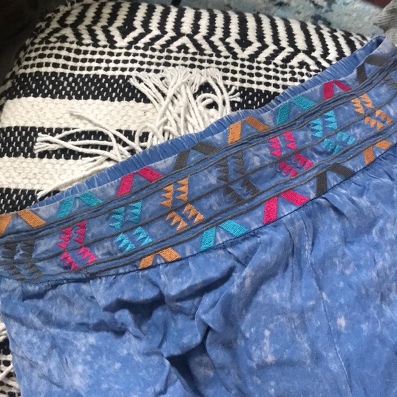 Blue genie pant, multicolored embroidered waist. - Picture 2 of 3